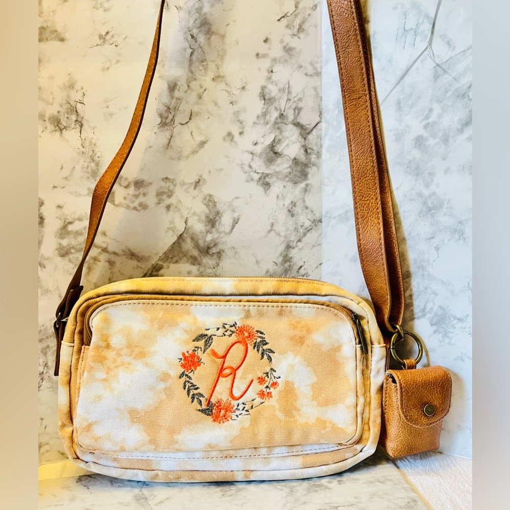 Thirty One 31 All Zipped Up Crossbody Purse in Fawn Tie Dye with Matching Pouch